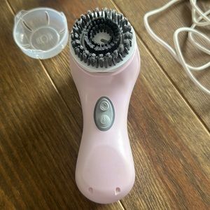 Clarisonic Mia 2 with Charger and Travel Case.
